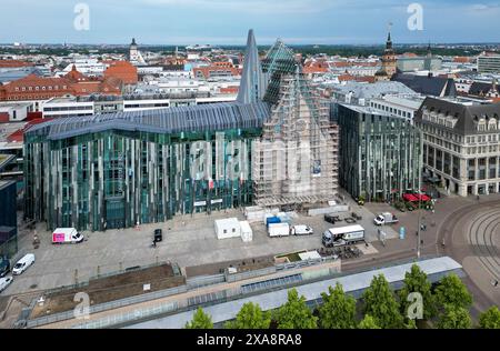 Leipzig, Deutschland. Juni 2024. Blick auf das Gerüst Paulinum der Universität Leipzig am Augustusplatz. Quelle: Jan Woitas/dpa/Alamy Live News Stockfoto