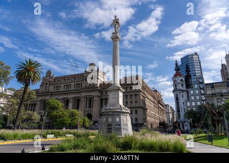 Der Hofpalast oder der Justizpalast & Lavalle Monument im Stadtteil San Nicolas in Buenos Aires, Argentinien. Das Hauptquartier der Justiz an Stockfoto