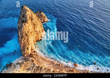 Myzithres Rock, Strand und Aussichtspunkt. Blick von oben auf die Insel Zakynthos im Ionischen Meer in Griechenland Stockfoto