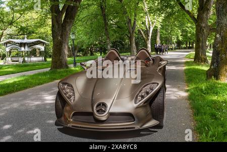 Mercedes-Benz F 400 Carving (2001) 218 PS. Mercedes Benz Museum, Mercedes-Benz World in Stuttgart, Baden-Württemberg, Deutschland, Europa Stockfoto