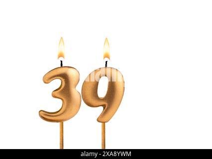 Goldene Kerze Nummer 39 - Geburtstag auf weißem Hintergrund Stockfoto