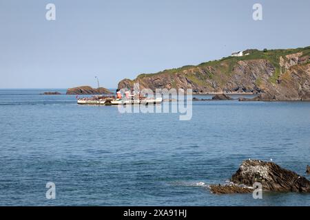 PS Waverley, der letzte Seefahrer mit Raddampfer der Welt nähert sich dem Hafen von Ilfracombe Stockfoto