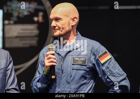 Berlin, Deutschland 05. Juni 2024: Internationale Luft- und Raumfahrtausstellung ILA 2024 im Bild: ESA-Astronaut Alexander Gerst *** Berlin 05 Juni 2024 Internationale Luft- und Raumfahrtausstellung ILA 2024 im Bild ESA-Astronaut Alexander Gerst Copyright: XFotostandx/xReuhlx Stockfoto