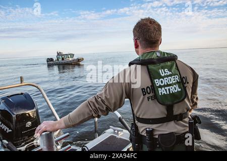 Warroad, Minnesota, USA - 19. Juni 2018: US-Grenzpolizei auf einem Boot im Wasser Stockfoto