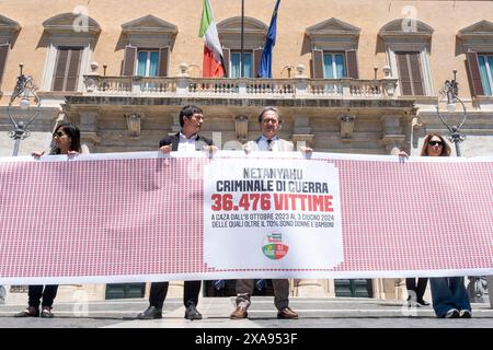 Angelo Bonelli e Nicola Fratoianni AVS in occasione della conferenza stampa nel giorno della consegna al Governo italiano delle Centocinquantamila firme raccolte online da Alleanza Verdi Sinistra“ per fermare il massacro del popolo palestinese a Gaza, affinché Netanyahu venga processato per krimini di guerra per l' inaccettabile vendetta verso i civili per la strage del 7 ottobre, per il cessate il fuoco Immediato al governo italiano“. Piazza Monte Citorio, Camera dei Deputati a Roma, Mercoledì, 05 Giugno 2024 (Foto Mauro Scrobogna/LaPresse) Angelo Bonelli und Nicola Fratoianni AVS ON Stockfoto