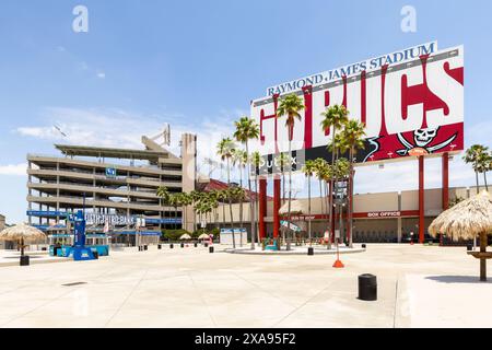 Das Raymond James Stadium ist das Heimstadion der Tampa Bay Buccaneers und der University of South Florida Bulls NCAA. Stockfoto