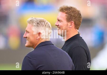 DFB-Trainer Julian Nagelsmann, Bundestrainer, Nationaltrainer, Bastian SCHWEINSTEIGER, Co-Moderator ARD im Freundschaftsspiel DEUTSCHLAND - UKRAINE 0-0 DEUTSCHLAND - UKRAINE in Vorbereitung auf die Europameisterschaft 2024 am 3. Juni 2024 in Nürnberg. Fotograf: ddp Images/STAR-Images Credit: ddp Media GmbH/Alamy Live News Stockfoto
