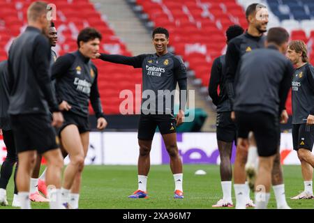 London, Großbritannien. 31. Mai 2024. Jude Bellingham (Real Madrid) wurde während des offiziellen Trainings vor dem Endspiel der UEFA Champions League 2024 zwischen Borussia Dortmund und Real Madrid im Wembley Stadium gesehen. (Foto: Maciej Rogowski/SOPA Images/SIPA USA) Credit: SIPA USA/Alamy Live News Stockfoto