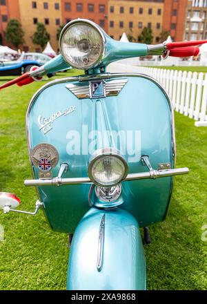 Vintage-Roller/Moped auf dem London Concours 2024 Stockfoto