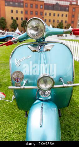 Vintage-Roller/Moped auf dem London Concours 2024 Stockfoto