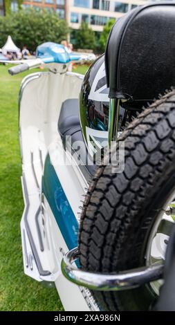 Vintage-Roller/Moped auf dem London Concours 2024 Stockfoto