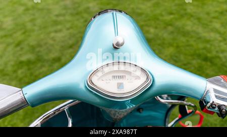 Vintage-Roller/Moped auf dem London Concours 2024 Stockfoto