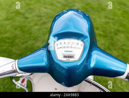 Vintage-Roller/Moped auf dem London Concours 2024 Stockfoto