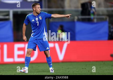 Bologna, Italien. Juni 2024. Davide Frattesi von Italien gibt Gesten während des Freundschaftsspiels zwischen Italien und Turkiye im Stadio Renato Dallara am 4. Juni 2024 in Bologna, Italien. Quelle: Marco Canoniero/Alamy Live News Stockfoto