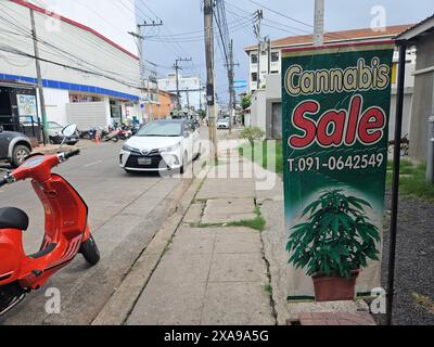 Udon Thani, Thailand - 05-06-2024: 3: Schild für Cannabis-Shop auf der Straße in Thailand Stockfoto