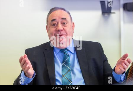 London, Vereinigtes Königreich. Juni 2024. Alex Salmond, ehemaliger Premierminister Schottlands und Parteichef der ALBA, spricht auf einer Pressekonferenz über die Parlamentswahlen im Mary Summer House in Westminster. Credit: Tayfun Salci / Alamy Live News Stockfoto