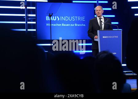 Bundeskanzler Scholz spricht beim Tag der Bauindustrie 2024 Bundeskanzler Olaf Scholz bei seiner Rede beim Tag der Bauindustrie 2024 im TIPI, Berlin, 05.06.2024 Berlin Berlin Deutschland *** Bundeskanzler Scholz spricht auf dem Bauindustrietag 2024 Bundeskanzler Olaf Scholz während seiner Rede auf dem Bauindustrietag 2024 im TIPI, Berlin, 05 06 2024 Berlin Berlin Deutschland Stockfoto