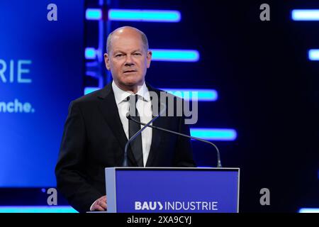 Bundeskanzler Scholz spricht beim Tag der Bauindustrie 2024 Bundeskanzler Olaf Scholz im Portrait bei seiner Rede beim Tag der Bauindustie im TIPI, Berlin, 05.06.2024 Berlin Berlin Deutschland *** Bundeskanzler Scholz spricht beim Bauindustrietag 2024 Bundeskanzler Olaf Scholz im Portrait während seiner Rede beim Bauindustrietag am TIPI, Berlin, 05 06 2024 Berlin Deutschland Stockfoto