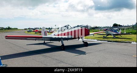 Ein Ex-RAF, DHC Chipmunk T10, fährt vor dem Start in der Kent Strut Wohltätigkeitsorganisation nach Manston, Kent Stockfoto