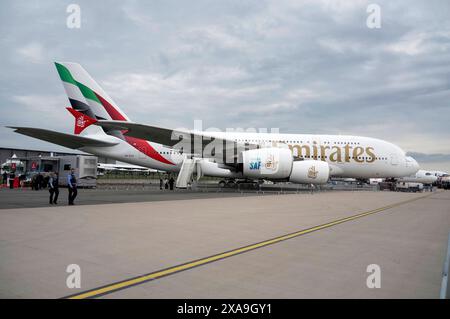 Ein Airbus A380-842 der Airline Emirates auf der ILA Berlin auf dem ILA-Gelände am Flughafen BER Berlin-Brandenburg. Berlin, 05.06.2024 *** an Airbus A380 842 der Emirates Airline auf dem ILA-Gelände am BER Berlin Brandenburg Airport Berlin, 05 06 2024 Foto:XT.xBartillax/xFuturexImagex ila eroffnungsrundgang 4645 Stockfoto