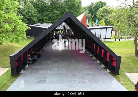 Serpentine South 7. Juni bis 27. Oktober 2024 Serpentine freut sich, am Freitag, den 7. Juni 2024, den 23. Pavillon für Archipelvoid zu eröffnen, der vom koreanischen Architekten Minsuk Cho in Seoul und seiner Firma Mass Studies entworfen wurde. Stockfoto