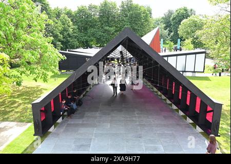 Serpentine South 7. Juni bis 27. Oktober 2024 Serpentine freut sich, am Freitag, den 7. Juni 2024, den 23. Pavillon für Archipelvoid zu eröffnen, der vom koreanischen Architekten Minsuk Cho in Seoul und seiner Firma Mass Studies entworfen wurde. Stockfoto