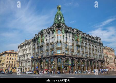 ST. PETERSBURG, RUSSLAND - 2. JUNI 2024: Das alte Gebäude der Sängergesellschaft (Haus der Bücher), Newski Prospekt. Sankt Petersburg Stockfoto