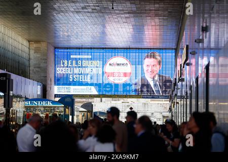 Roma, Italien. Juni 2024. Propaganda di Giuseppe Conte per le elezioni europee a stazione Termini - Politica - Roma, Italia - Mercoledì, 5 Giugno 2024 (Foto Cecilia Fabiano/LaPresse) Giuseppe Contes Propaganda für die Europawahlen am Bahnhof Termini - Politik - Rom, Italien - Mittwoch, 5. Juni 2024 (Foto Cecilia Fabiano/LaPresse) Credit: LaPresse/Alamy Live News Stockfoto