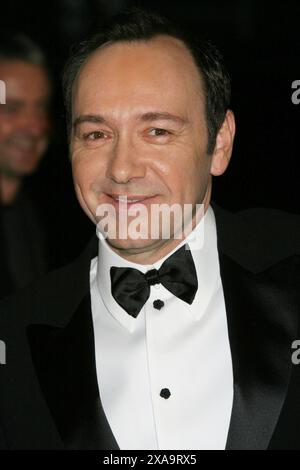 Kevin Spacey besucht am 8. Dezember 2004 die Premiere von „Beyond the Sea“ im Ziegfeld Theater in New York City. Foto: Henry McGee/MediaPunch Stockfoto