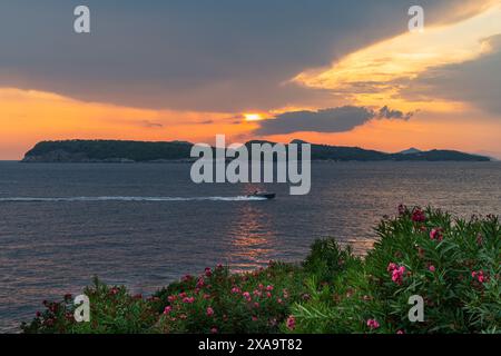 Der wunderschöne Sonnenuntergang über Lapad, Dubrovnik, Kroatien Stockfoto