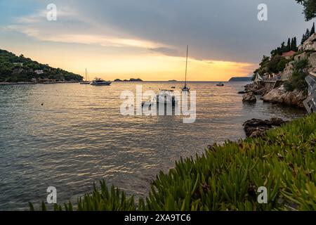 Der wunderschöne Sonnenuntergang über Lapad, Dubrovnik, Kroatien Stockfoto