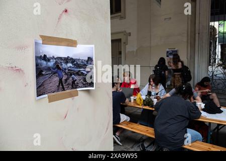 Torino, Italien. Juni 2024. Alcuni Momenti dell'incontro tra occupanti e il rettore dell'Università degli studi di Turin, presso Via Po a Torino, Italia - Cronaca - Mercoledì 5 Giugno 2024 - (Foto Giacomo Longo/LaPresse) einige Momente des Treffens zwischen den Besatzern und dem Rektor der Universität Turin in der Via Po in Turin, Italien - Nachrichten - Mittwoch, 5. Juni 2024 - (Foto Giacomo Longo/LaPresse) Credit: LaPresse/Alamy Live News Stockfoto