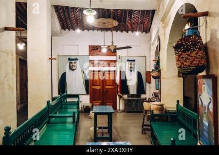 Doha, Katar - 1. Mai 2024: Einer der Verkaufsstände am Souq Waqif Markt Stockfoto