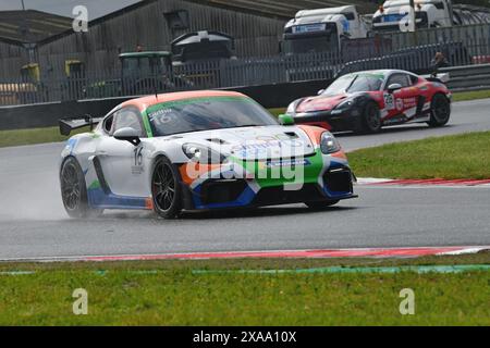 Ben Sidhu, Xentek Motorsport, Porsche 718 Cayman GT4 RS Clubsport, Porsche Sprint Challenge Great Britain 2024, eine einzige Markenserie mit allen Fahrern Stockfoto