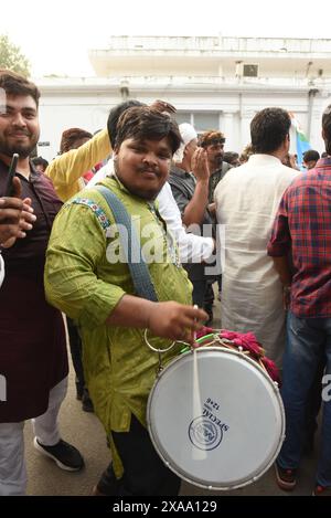 Neu-Delhi, Indien. Juni 2024. Die Arbeiter der Kongresspartei feiern die Wahlergebnisse der kürzlich abgehaltenen Parlamentswahlen am 4. Juni 2024 im Hauptquartier der Partei in Neu-Delhi, Indien. (Foto: Sondeep Shankar/Pacific Press/SIPA USA) Credit: SIPA USA/Alamy Live News Stockfoto