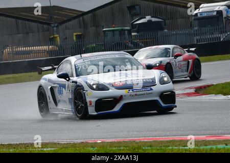 Samuel Harvey, Xentek Motorsport, Porsche 718 Cayman GT4 Clubsport, Porsche Sprint Challenge Großbritannien 2024, eine einzige Markenserie mit Allradantrieb Stockfoto
