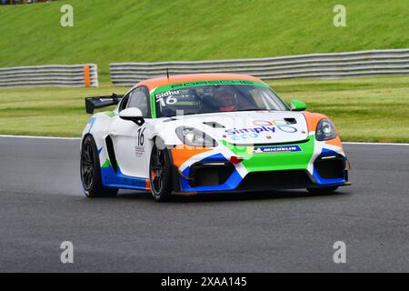 Ben Sidhu, Xentek Motorsport, Porsche 718 Cayman GT4 RS Clubsport, Porsche Sprint Challenge Great Britain 2024, eine einzige Markenserie mit allen Fahrern Stockfoto