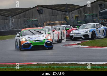 Ben Sidhu, Xentek Motorsport, Porsche 718 Cayman GT4 RS Clubsport, Porsche Sprint Challenge Great Britain 2024, eine einzige Markenserie mit allen Fahrern Stockfoto