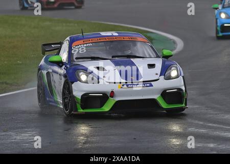 Oliver Cottam, Xentek Motorsport, Porsche 718 Cayman GT4 RS Clubsport, Porsche Sprint Challenge Großbritannien 2024, eine einzige Markenserie mit allen dr Stockfoto