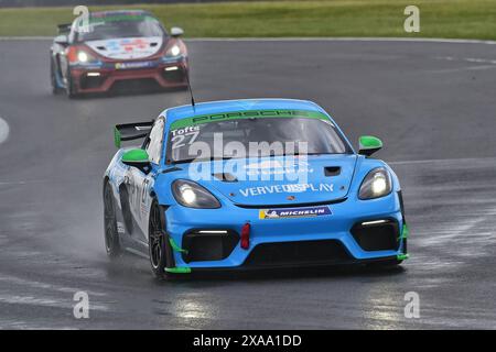 Jacob Tofts, Graves Motorsport, Porsche 718 Cayman GT4 RS Clubsport, Porsche Sprint Challenge Großbritannien 2024, eine einzige Markenserie mit allen Antriebssystemen Stockfoto