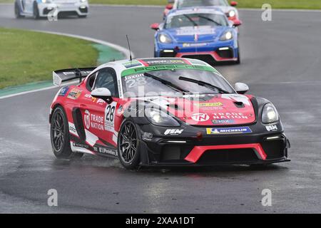 George Jaxon, Q Mix Concrete mit JWB Motorsport, Porsche 718 Cayman GT4 RS Clubsport, Porsche Sprint Challenge Großbritannien 2024, eine einzelne Marke Stockfoto