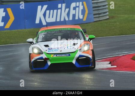 Ben Sidhu, Xentek Motorsport, Porsche 718 Cayman GT4 RS Clubsport, Porsche Sprint Challenge Great Britain 2024, eine einzige Markenserie mit allen Fahrern Stockfoto