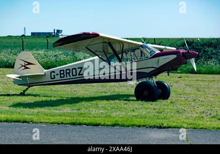 Blick auf eine 1958, Piper PA-18-150 Super Cub C/N 18-6754, während der Kent Strut-Wohltätigkeitsorganisation nach Manston, Kent Stockfoto