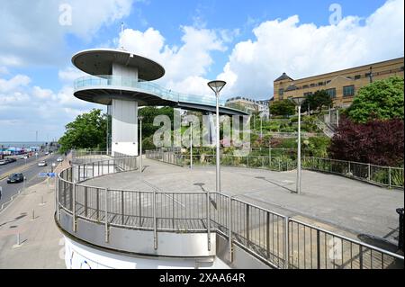 Aussichtsplattform mit Blick auf das Meer in Southend in Essex, Großbritannien. Stockfoto