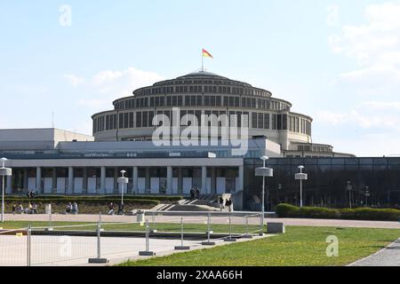 Der Blick auf die Centennial Hall in Breslau an einem sonnigen Tag Stockfoto