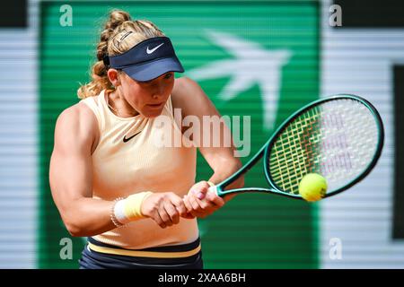 Paris, Frankreich. Juni 2024. Mirra ANDREEVA aus Russland am elften Tag des Roland-Garros 2024, ATP und WTA Grand Slam Tennis Turnier am 05. Juni 2024 im Roland-Garros Stadion in Paris, Frankreich - Foto Matthieu Mirville/DPPI Credit: DPPI Media/Alamy Live News Stockfoto