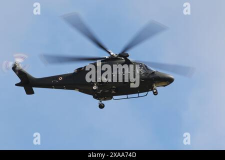 MM81993 (EI 109), ein Leonardo UH-169B Hubschrauber, der von der italienischen Armee (Esercito Italiano) betrieben wird und von der RAF Fairford in Gloucestershire, England, nach Teilnahme an der Royal International Air Tattoo 2023 (RIAT23), startete. Stockfoto