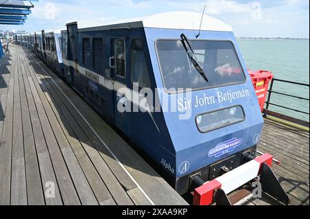 Oldtimer-Zug parkt am Southend Pier. Stockfoto