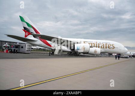 Ein Airbus A380-842 der Airline Emirates auf der ILA Berlin auf dem ILA-Gelände am Flughafen BER Berlin-Brandenburg. Berlin, 05.06.2024 Stockfoto