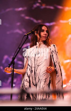 Barcelona, Spanien. 2024.06.01. PJ Harvey tritt am 1. Juni 2024 auf der Bühne im Primavera Sound in Barcelona auf. Stockfoto